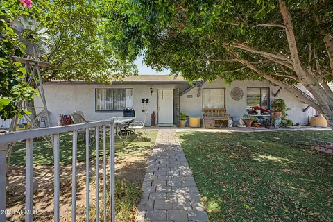 6449 W Bethany Home Rd, Glendale, AZ 85301