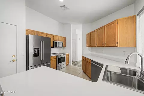 Kitchen - 2019 E Glenhaven Dr, Phoenix, AZ 85048 photo 2 of 5