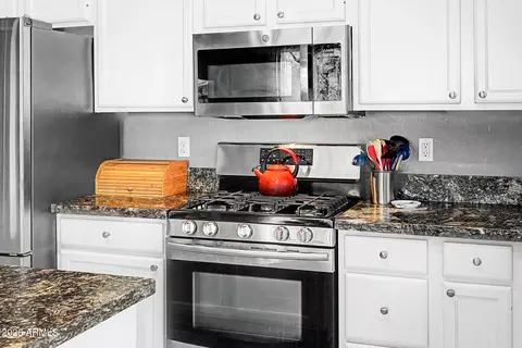 Kitchen - 7714 E Sierra Morena St, Mesa, AZ 85207 photo 5 of 5