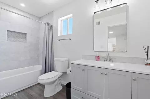 Bath - 2826 E Cactus Rd, Phoenix, AZ 85032 photo 3 of 3