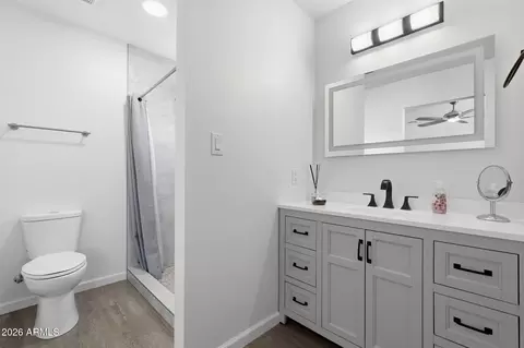 Bath - 2826 E Cactus Rd, Phoenix, AZ 85032 photo 1 of 3