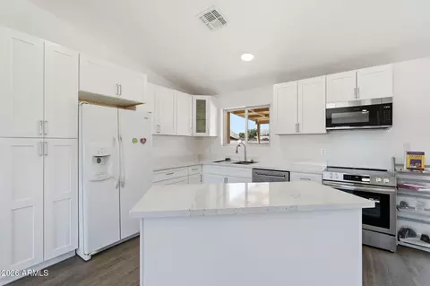 Kitchen - 2826 E Cactus Rd, Phoenix, AZ 85032 photo 1 of 2