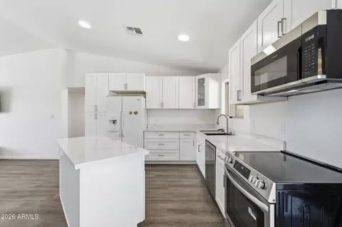 Kitchen - 2826 E Cactus Rd, Phoenix, AZ 85032 photo 2 of 2
