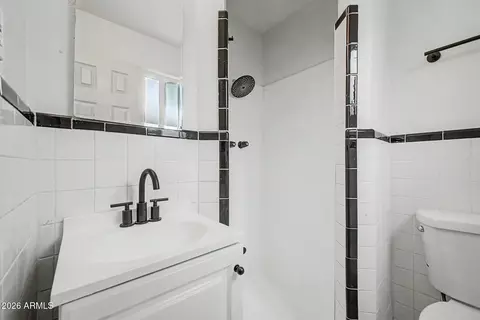 Bath - 3152 N 24th Dr, Phoenix, AZ 85015 photo 1 of 2