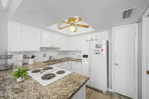 Kitchen - 1188 E Belmont Ave, Phoenix, AZ 85020 photo 1 of 1