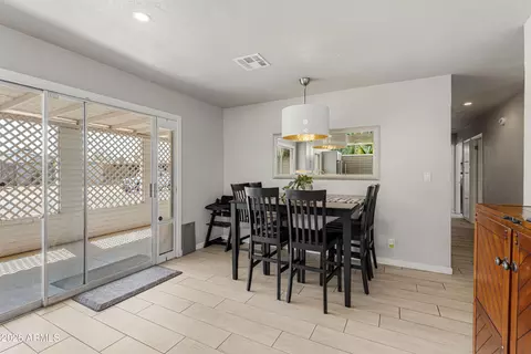 Dining - 2913 W Madras Ln, Phoenix, AZ 85053 photo 1 of 1