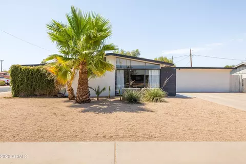 Exterior - 2913 W Madras Ln, Phoenix, AZ 85053 photo 1 of 13