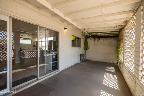 Exterior - 2913 W Madras Ln, Phoenix, AZ 85053 photo 11 of 13