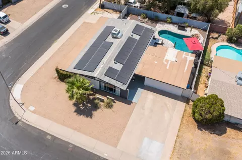 View/Area - 2913 W Madras Ln, Phoenix, AZ 85053 photo 3 of 5
