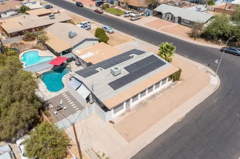 View/Area - 2913 W Madras Ln, Phoenix, AZ 85053 photo 2 of 5