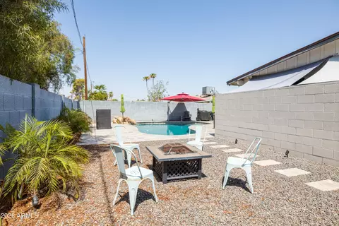 Exterior - 2913 W Madras Ln, Phoenix, AZ 85053 photo 8 of 13