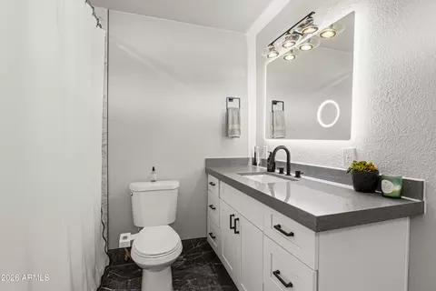 Bath - 2913 W Madras Ln, Phoenix, AZ 85053 photo 2 of 3