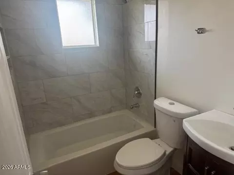 Bath - 1648 S 15th Ave, Phoenix, AZ 85007 photo 1 of 1