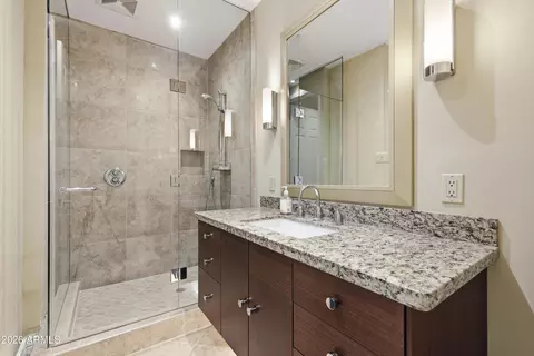 Bath - 610 E Roosevelt St #148, Phoenix, AZ 85004 photo 3 of 3