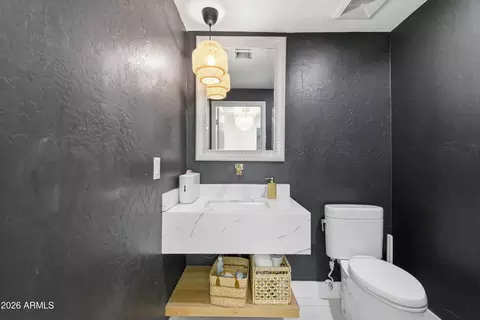 Bath - 610 E Roosevelt St #148, Phoenix, AZ 85004 photo 1 of 3