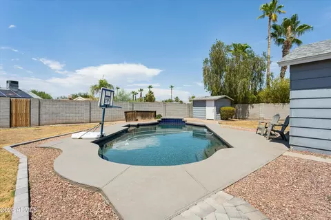 Exterior - 2922 E Altadena Ave, Phoenix, AZ 85028 photo 2 of 9