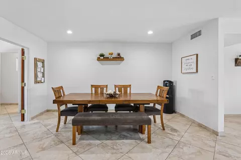 Dining - 2922 E Altadena Ave, Phoenix, AZ 85028 photo 2 of 2