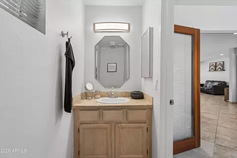 Bath - 2922 E Altadena Ave, Phoenix, AZ 85028 photo 3 of 3