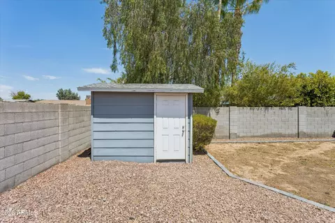Exterior - 2922 E Altadena Ave, Phoenix, AZ 85028 photo 8 of 9