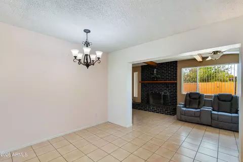 Dining - 2815 E Sylvia St, Phoenix, AZ 85032 photo 2 of 2