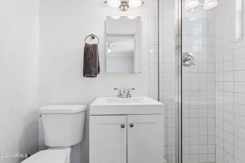Bath - 3323 E Palm Ln, Phoenix, AZ 85008 photo 1 of 4