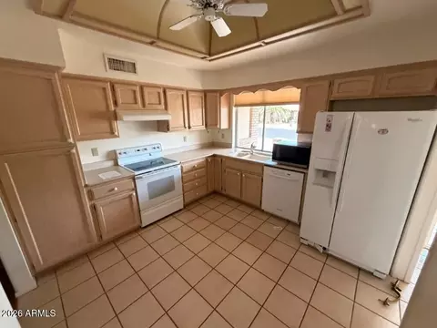 Kitchen - 7941 E Navarro Ave, Mesa, AZ 85209 photo 2 of 3