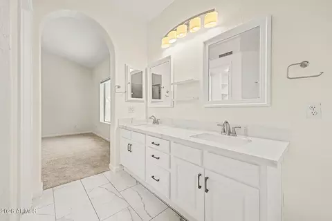 Bath - 655 W Silver Creek Rd, Gilbert, AZ 85233 photo 2 of 4