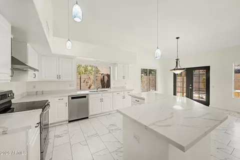 Kitchen - 655 W Silver Creek Rd, Gilbert, AZ 85233 photo 2 of 5