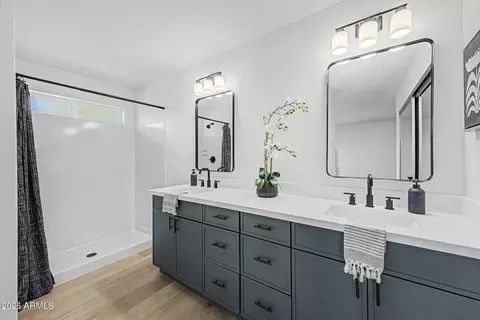 Bath - 2246 Enid Ave, Mesa, AZ 85204 photo 2 of 4