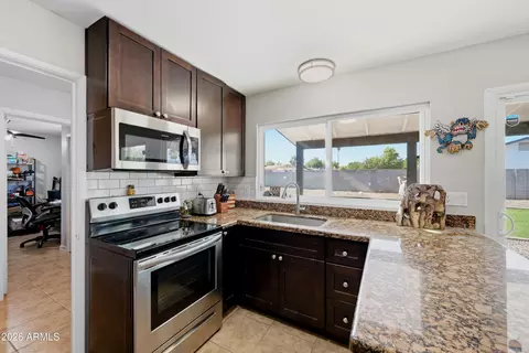 Kitchen - 2566 E Villa Rita Dr, Phoenix, AZ 85032 photo 3 of 4