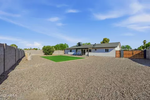 Exterior - 2566 E Villa Rita Dr, Phoenix, AZ 85032 photo 2 of 3