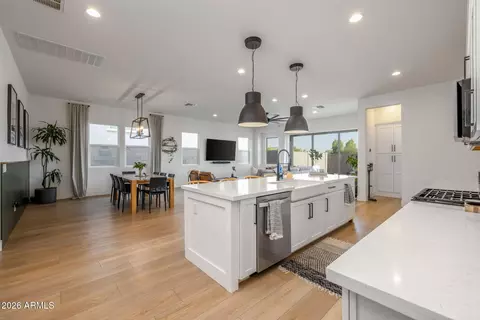 Kitchen - 10209 E Thistle Ave, Mesa, AZ 85212 photo 3 of 4