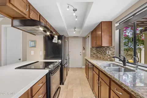 Kitchen - 4820 E Winston Dr #3, Phoenix, AZ 85044 photo 3 of 5