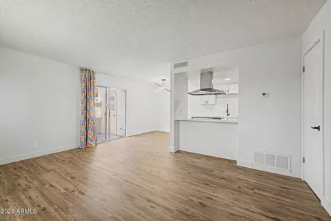 Living - 1212 E Lawrence Ln, Phoenix, AZ 85020 photo 3 of 4