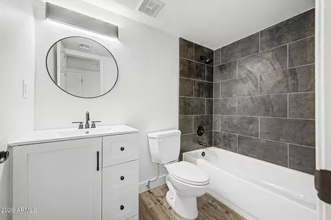 Bath - 1212 E Lawrence Ln, Phoenix, AZ 85020 photo 2 of 2
