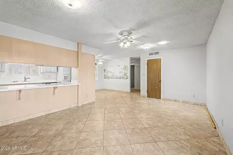 Living - 7613 N 39th Ave, Phoenix, AZ 85051 photo 4 of 4