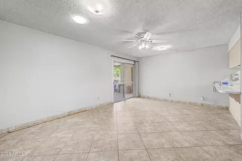 Living - 7613 N 39th Ave, Phoenix, AZ 85051 photo 3 of 4