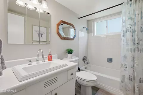 Bath - 1635 E Dana Ave, Mesa, AZ 85204 photo 2 of 2