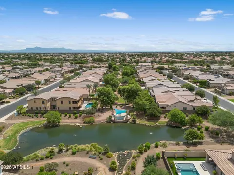 View/Area - 992 E Parkview Dr, Gilbert, AZ 85295 photo 9 of 10