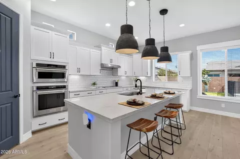 Kitchen - 992 E Parkview Dr, Gilbert, AZ 85295 photo 2 of 5
