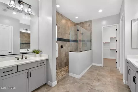 Bath - 992 E Parkview Dr, Gilbert, AZ 85295 photo 2 of 5
