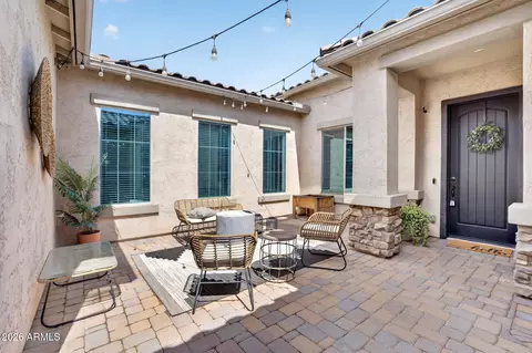 Exterior - 992 E Parkview Dr, Gilbert, AZ 85295 photo 4 of 8