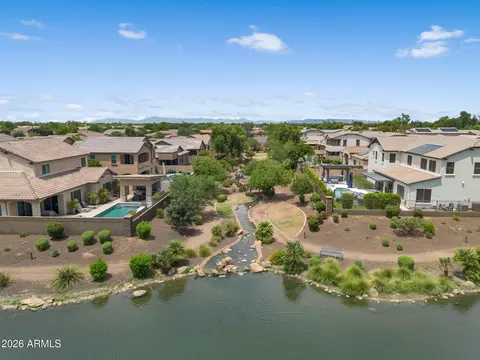 View/Area - 992 E Parkview Dr, Gilbert, AZ 85295 photo 6 of 10