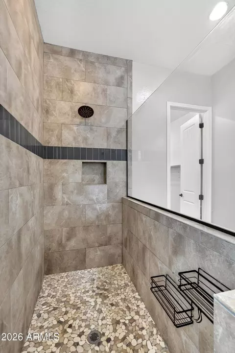 Bath - 992 E Parkview Dr, Gilbert, AZ 85295 photo 3 of 5