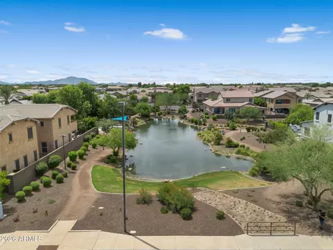 View/Area - 992 E Parkview Dr, Gilbert, AZ 85295 photo 7 of 10