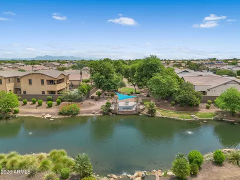 View/Area - 992 E Parkview Dr, Gilbert, AZ 85295 photo 5 of 10