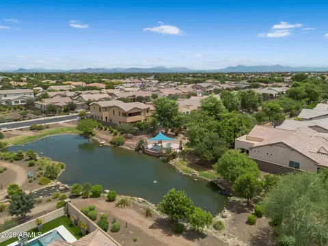 View/Area - 992 E Parkview Dr, Gilbert, AZ 85295 photo 8 of 10