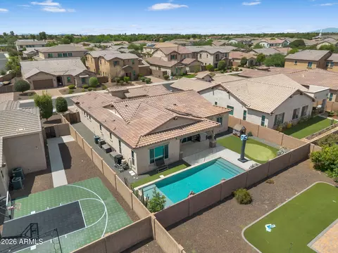 View/Area - 992 E Parkview Dr, Gilbert, AZ 85295 photo 1 of 10