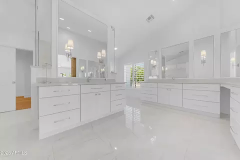 Bath - 2265 E Bonanza Rd, Gilbert, AZ 85297 photo 1 of 12