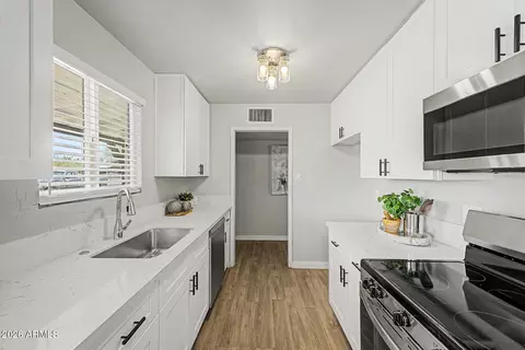 Kitchen - 3227 W Montecito Ave, Phoenix, AZ 85017 photo 2 of 3